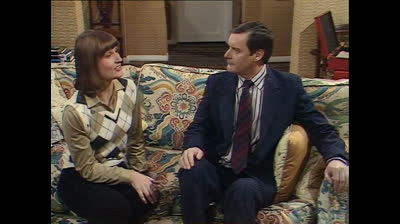 03x06. El sacerdote del whisky (Si, Ministro). Yes, Minister (1982)