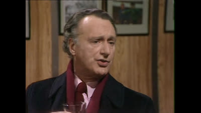 03x07. El privilegio de la clase media (Si, Ministro). Yes, Minister (1982)