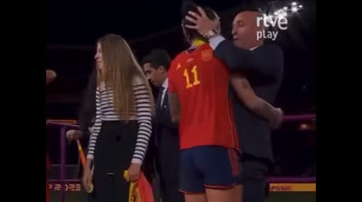 Vídeo del beso de Rubiales a Jenni Hermoso