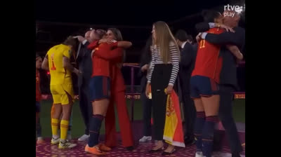 Beso en el Mundial Femenino: El Gestó de Luis Rubiales hacia Jenni Hermoso que se Volvió Viral