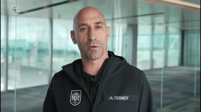 Luis Rubiales pide perdón por su beso a Jenni Hermoso